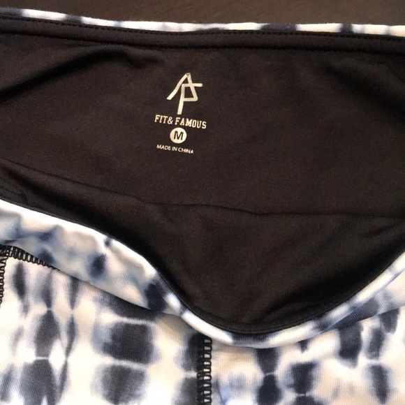 Navy & white tie die leggings with pockets - Picture 3 of 3